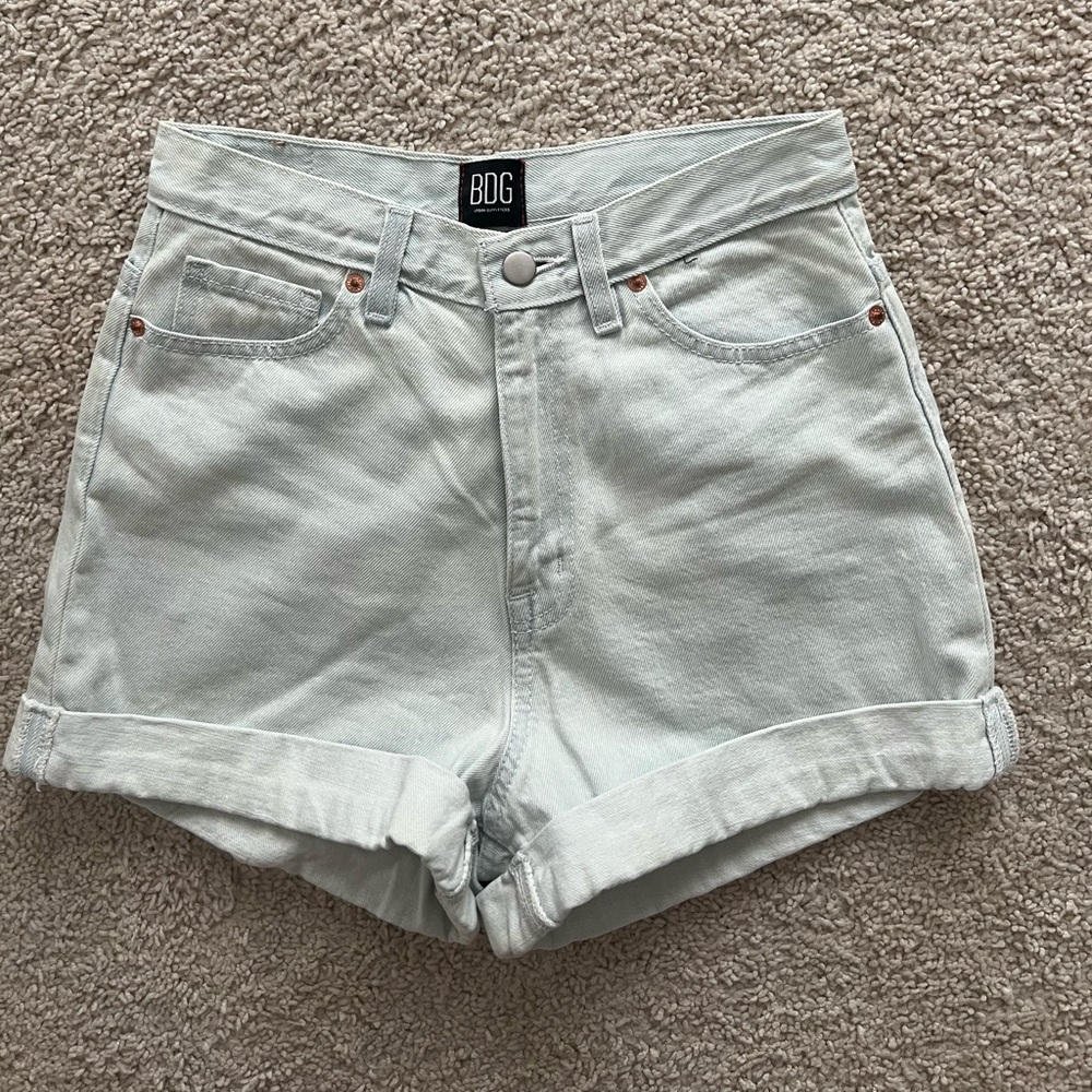 Women’s BDG Urban Outfitters Mom High Rise Jean short. Size 26. Light wash denim
